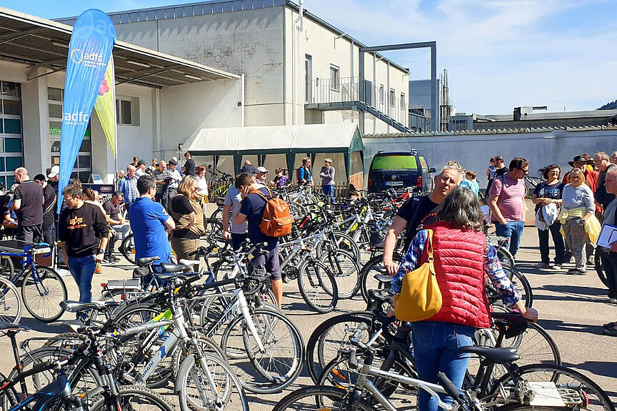 Radmarkt Verkauf und Kauf von Rädern auf einem Radmarkt